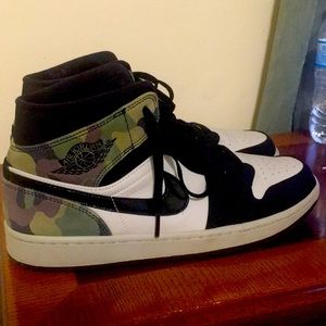 Air jordan 1 mid camo size 10